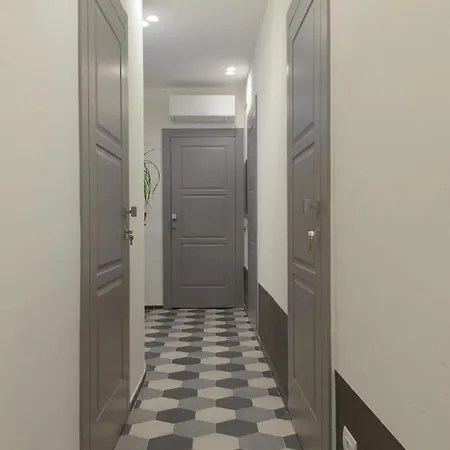 Pavian Πανσιόν 3*