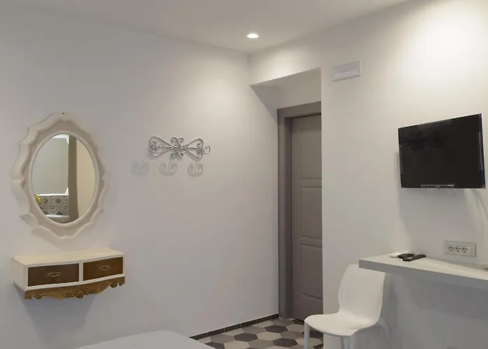 Pavian Πανσιόν Λεβάντο